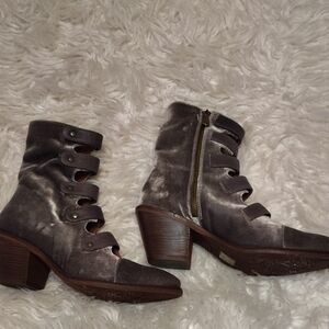 Veracruz Daphne Gray Ankle Boots